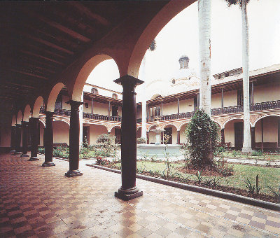 Convictorio de San Carlos (S. XIX – actual claustro de la Universidad de San Marcos) del cual Bartolomé Herrera fue Rector